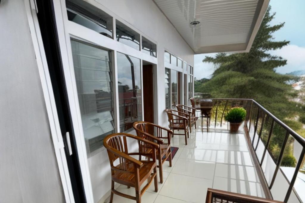 Villa Tiara Magetan Buitenkant foto